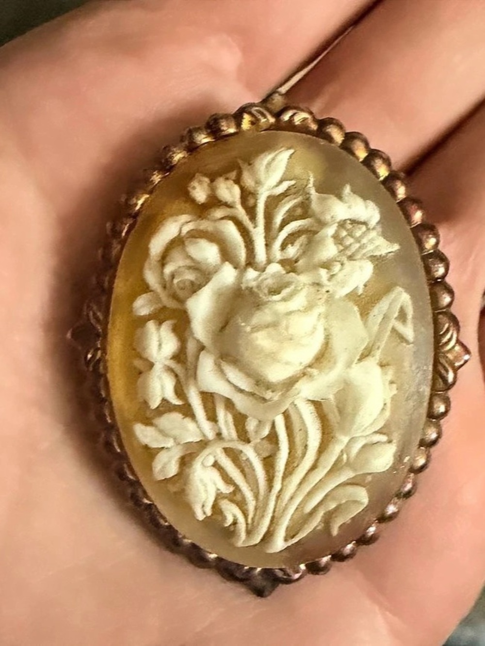 Floral Cameo Brooch in Brown & White